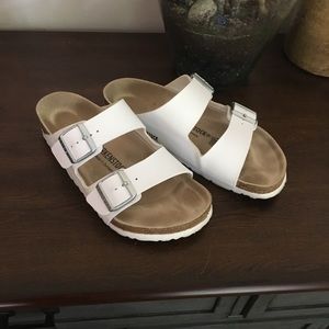 EUC White Birkenstock Arizona Sandals